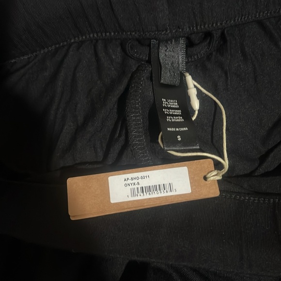 Skims Soft Lounge Shorts - Picture 6 of 6